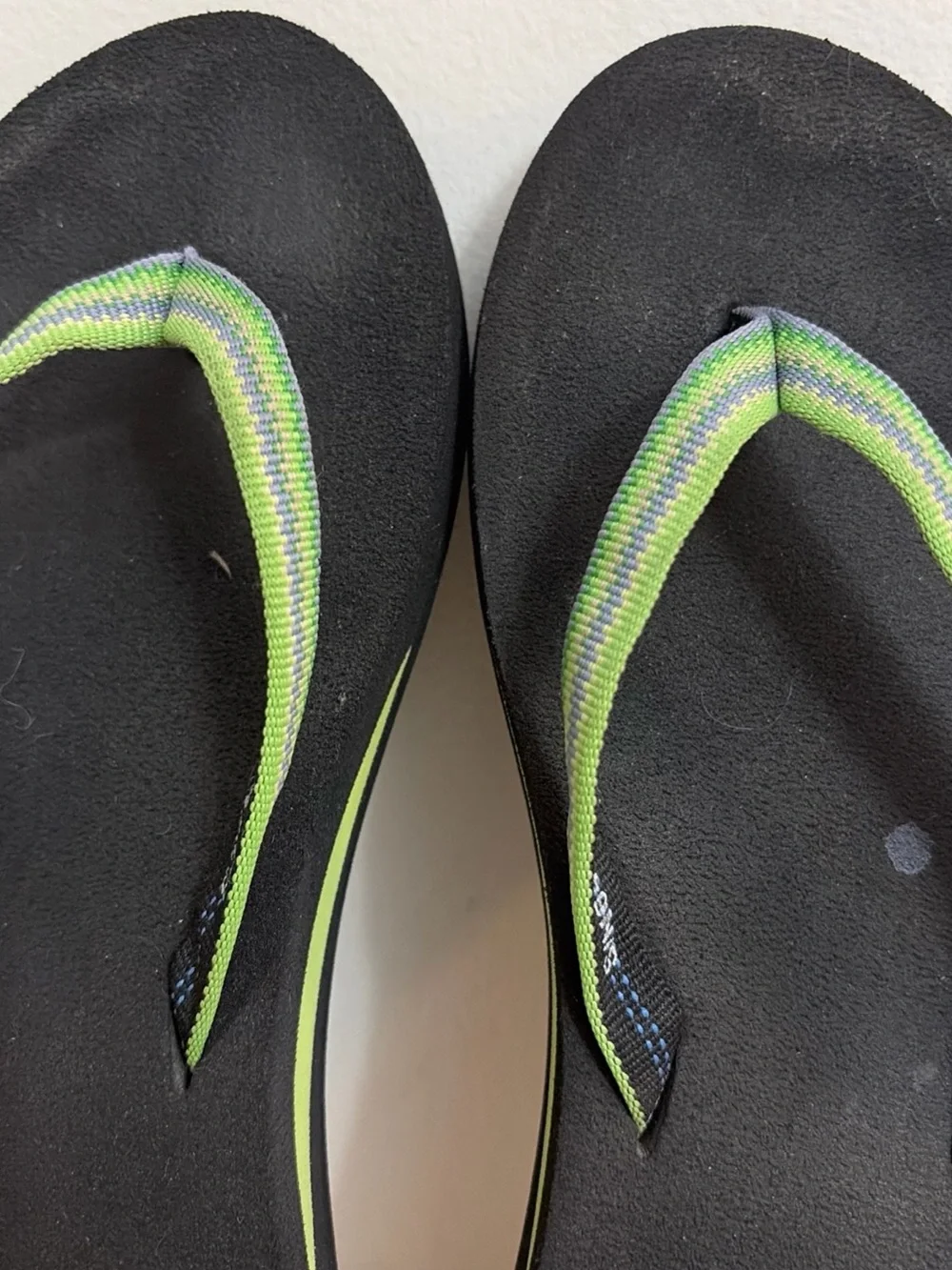 Teva women’s black/green flip flops size 6